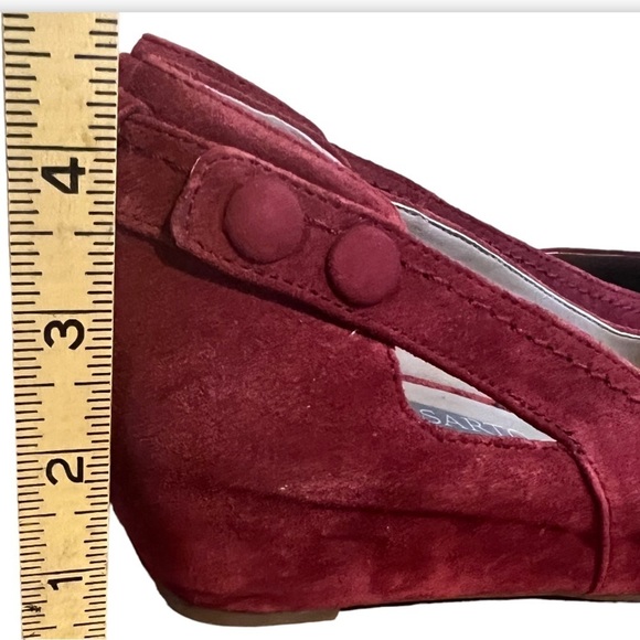 Franco Sarto Chianti Red Suede Low Wedge Button Cut Out Detail Shoes Size 10 Med - Picture 13 of 16
